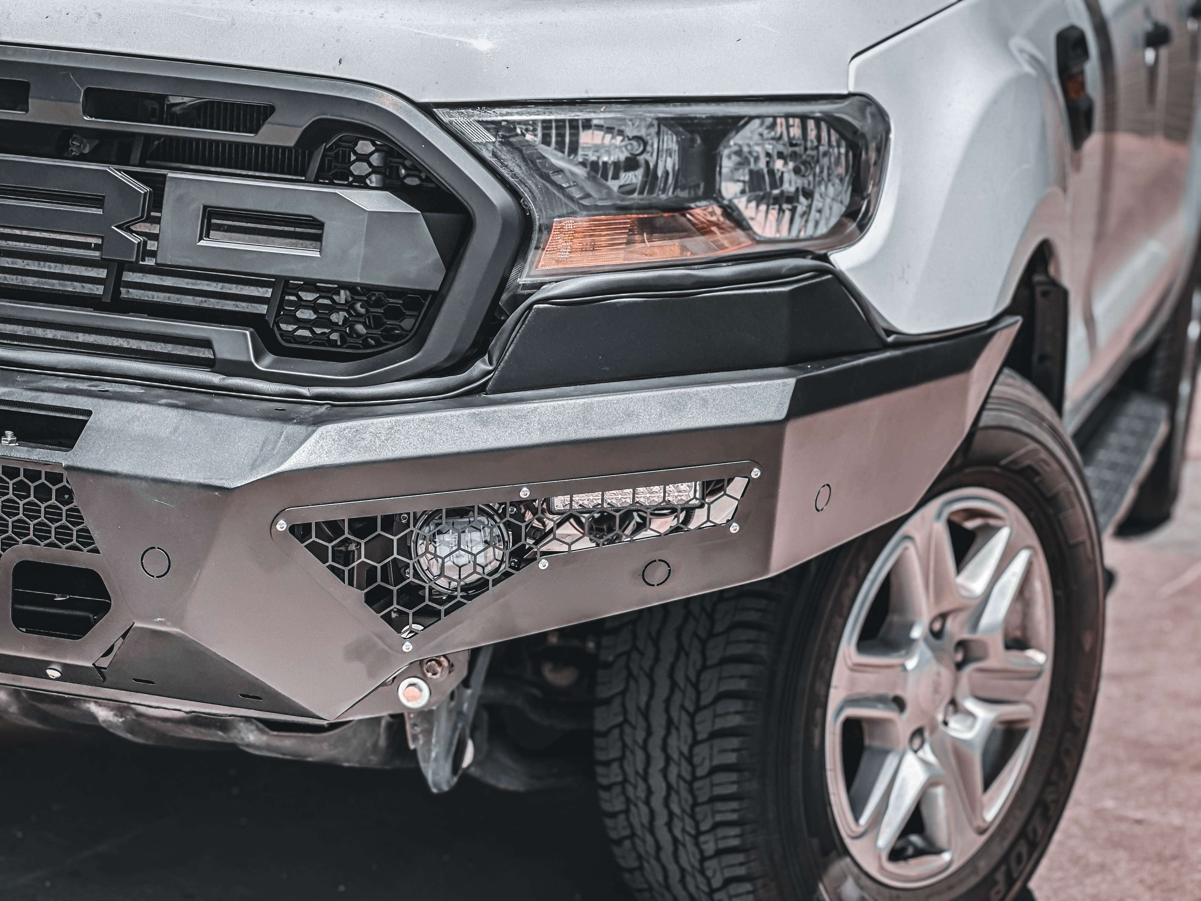 Alpha 4WD Predator Steel Bull Bar for Ford Ranger 2015 - 2022 PX 2 3 - Image 11
