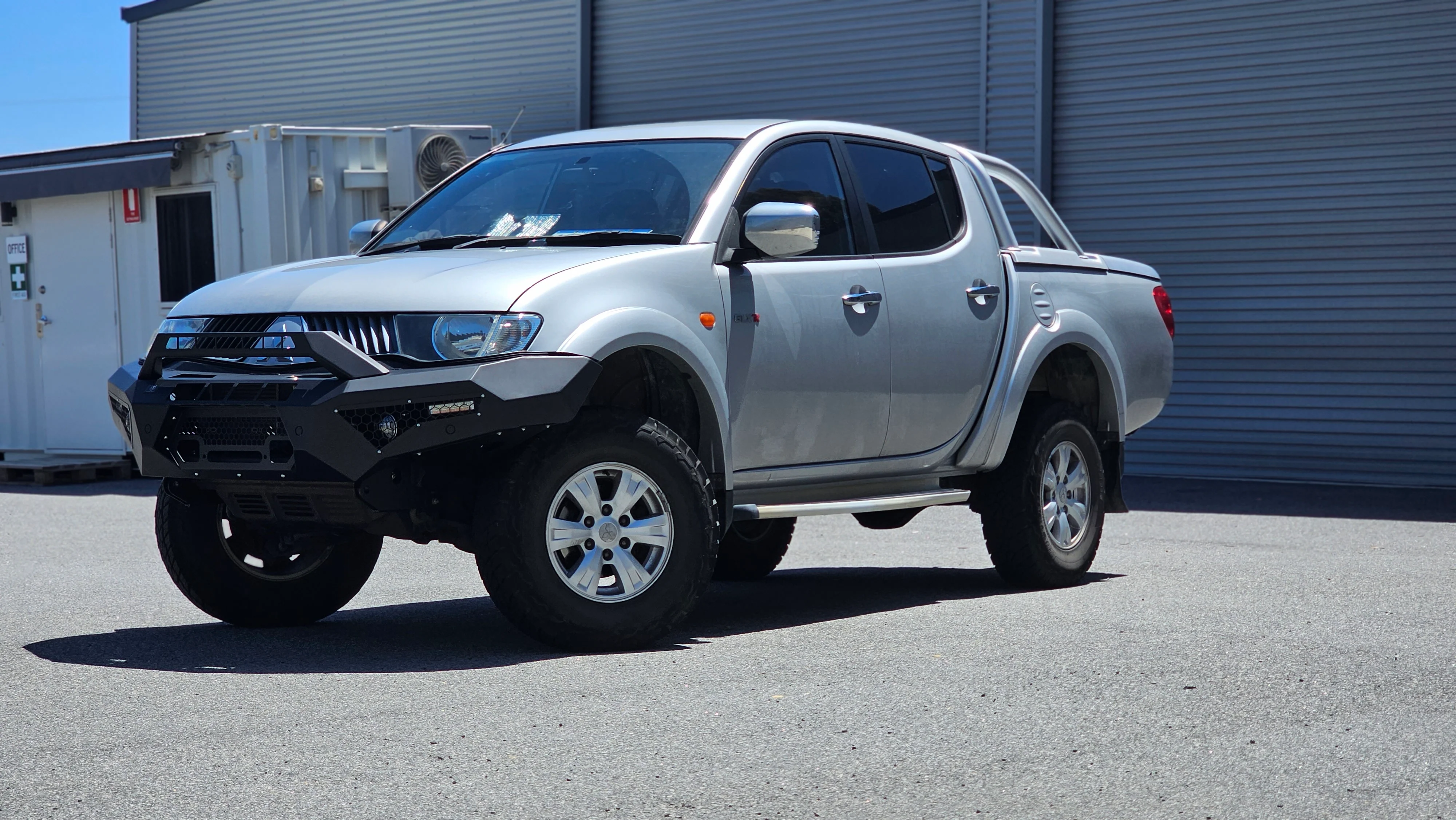 Alpha 4WD Predator Steel Bull Bar for Mitsubishi Triton MN ML 2006 to 2015 - Image 10