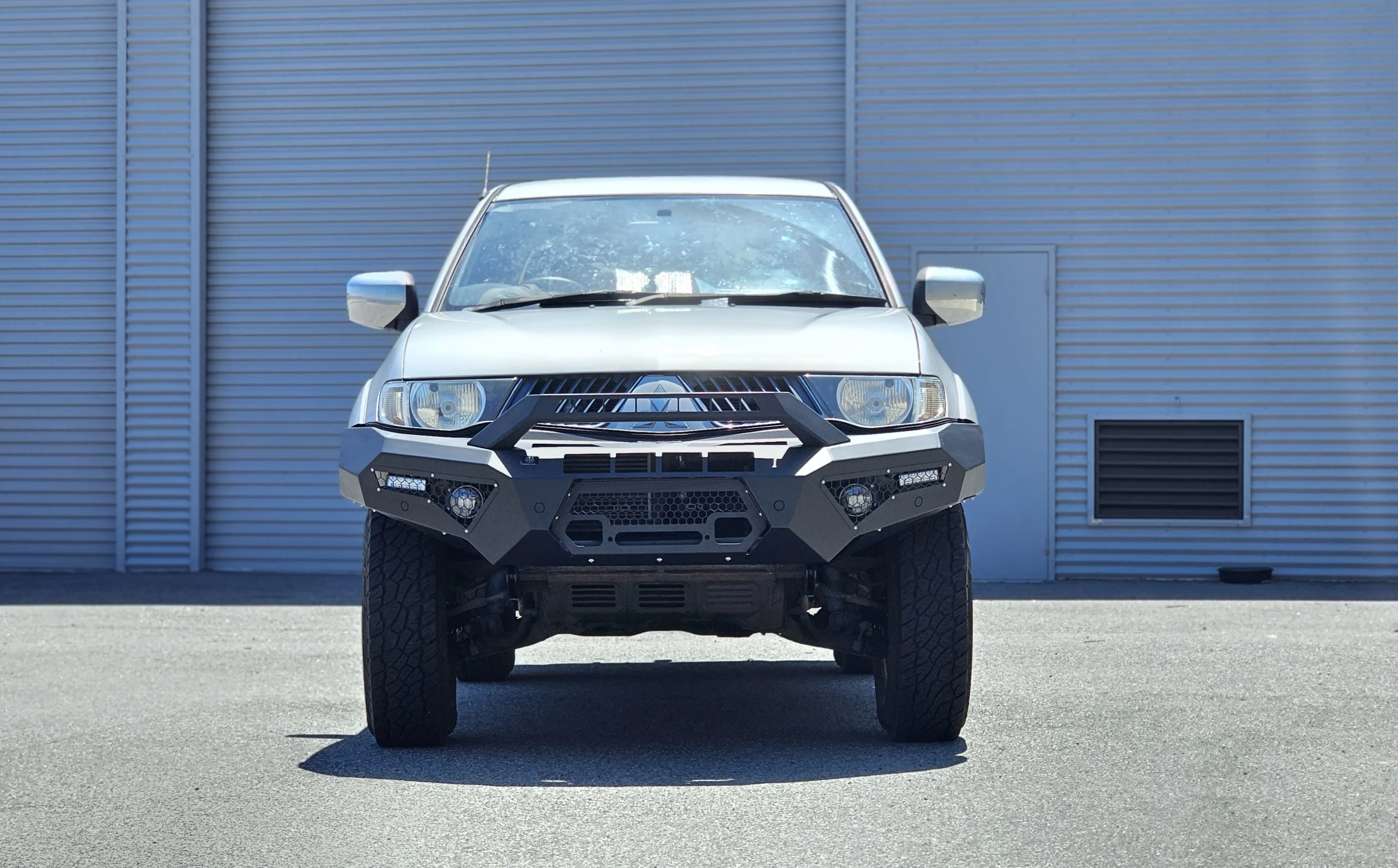 Alpha 4WD Predator Steel Bull Bar for Mitsubishi Triton MN ML 2006 to 2015 - Image 8
