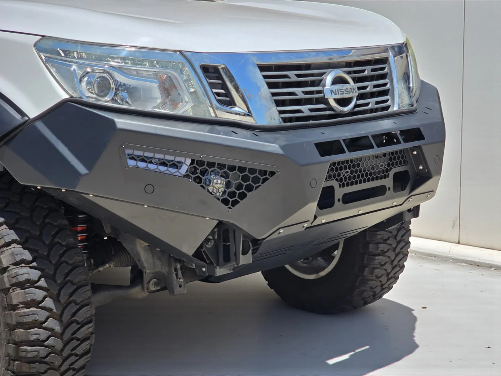 Alpha 4WD Predator Steel Bull Bar for Nissan Navara NP300 D23 - Image 6