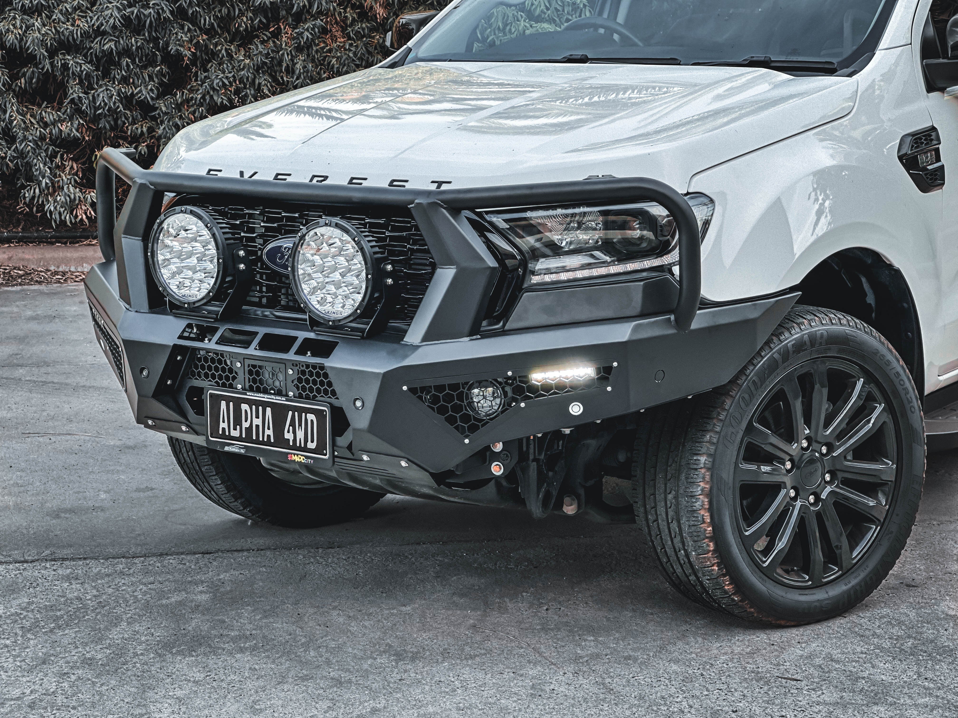 Alpha 4WD Steel Pack Bull Bar for Ford Everest 2015-2022 - Image 10