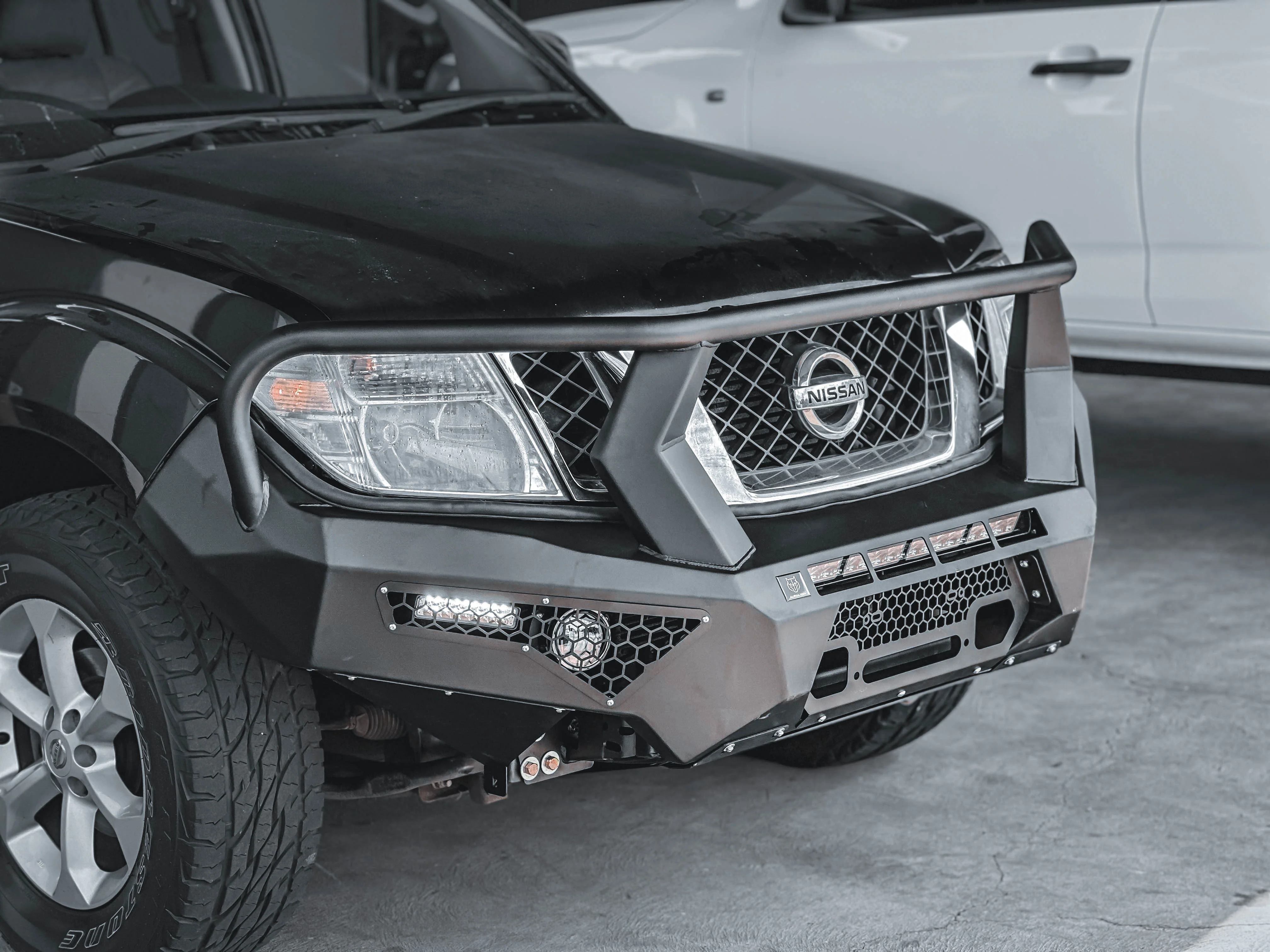 Alpha 4WD Steel Pack Bull Bar for Nissan Navara D40 Spanish 2010 - 2015 - Image 4